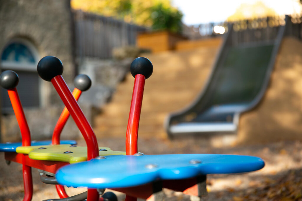 Spielgeräte im Außenbereich des Kindergarten